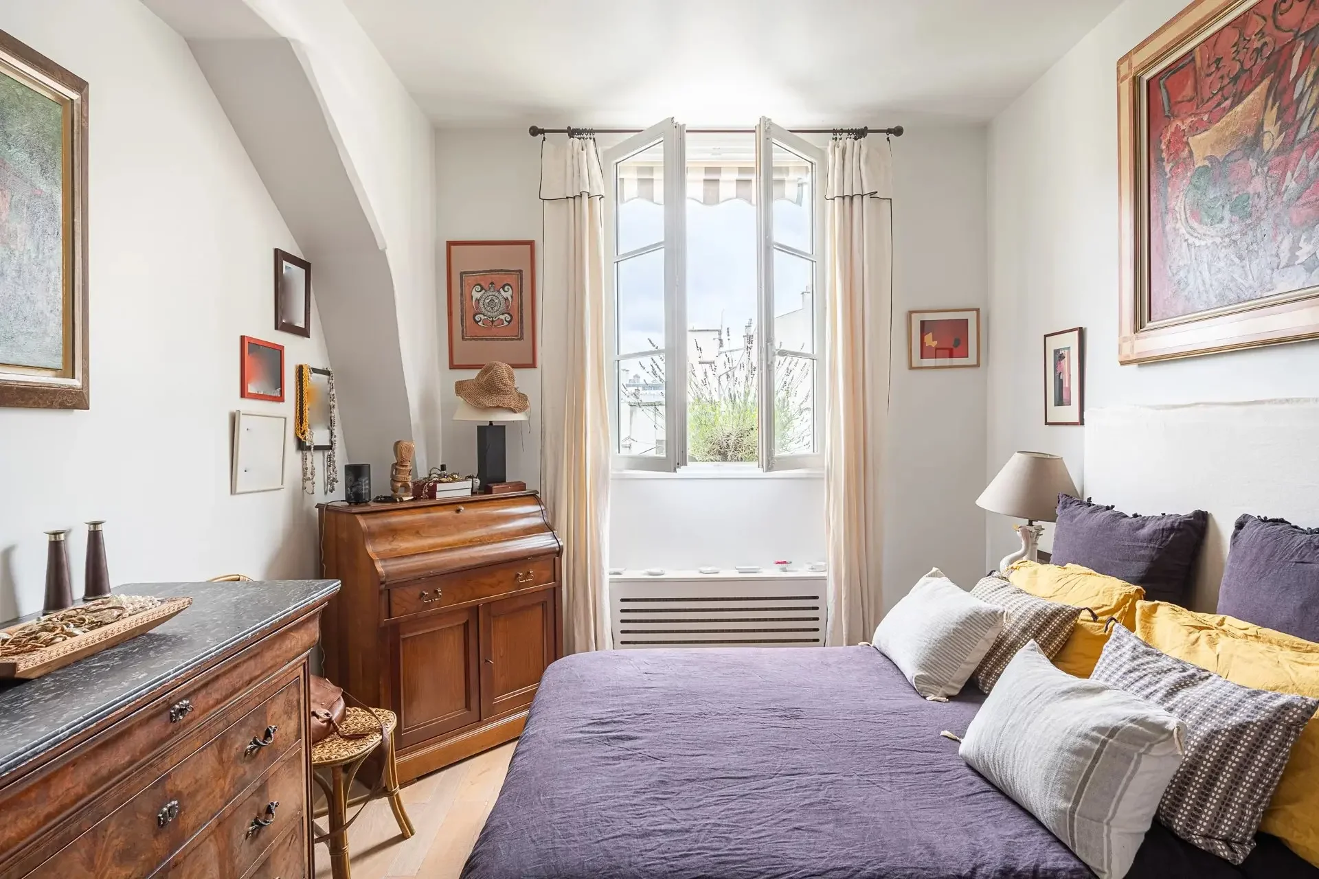 Picture of property: Charming Duplex with Balconies in the Upper Floors of a Remarkable Heritage Building 12