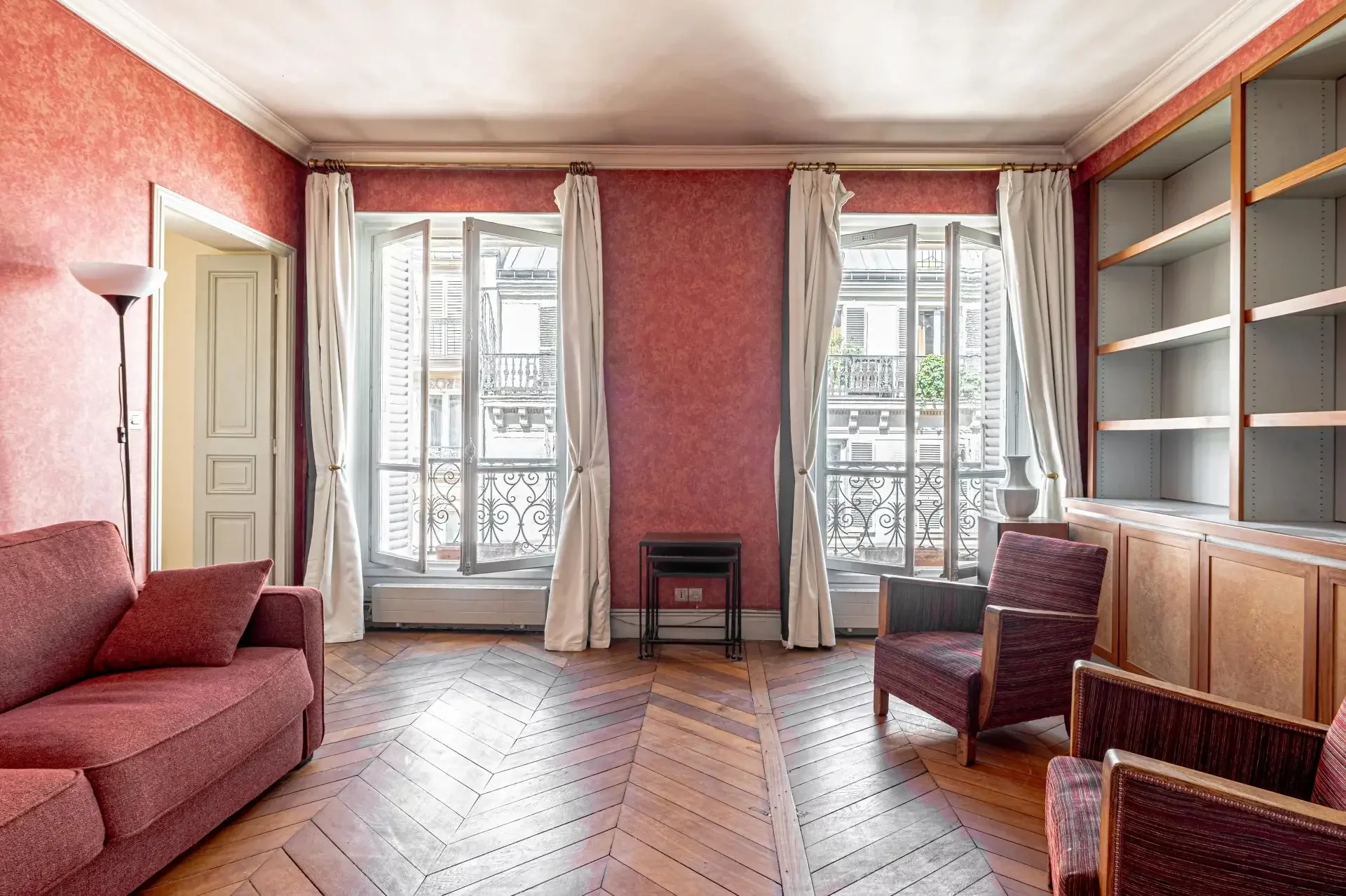 Image du bien : Saint Germain des près, le charme d'un appartement classique parisien 6