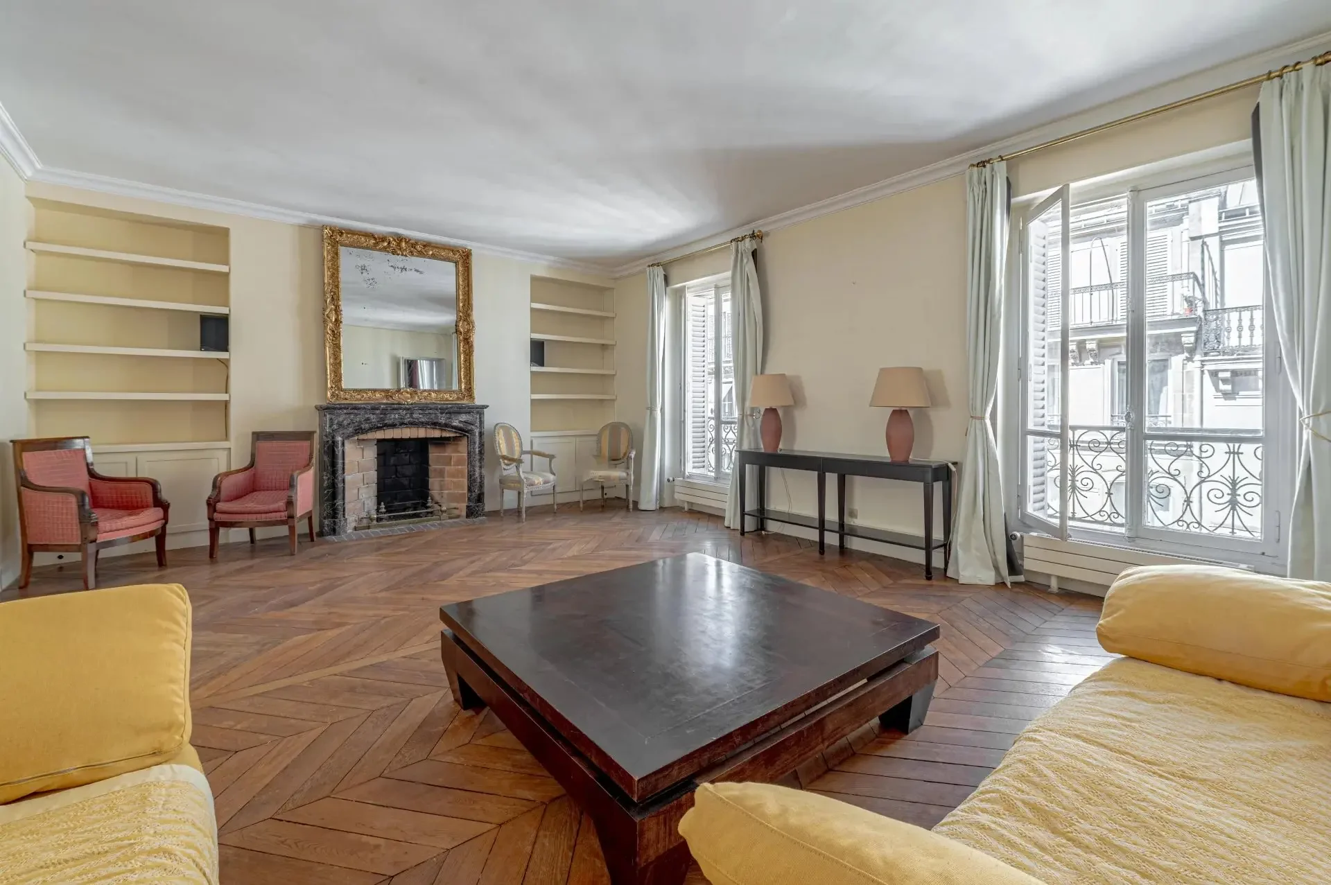 Image du bien : Saint Germain des près, le charme d'un appartement classique parisien 4