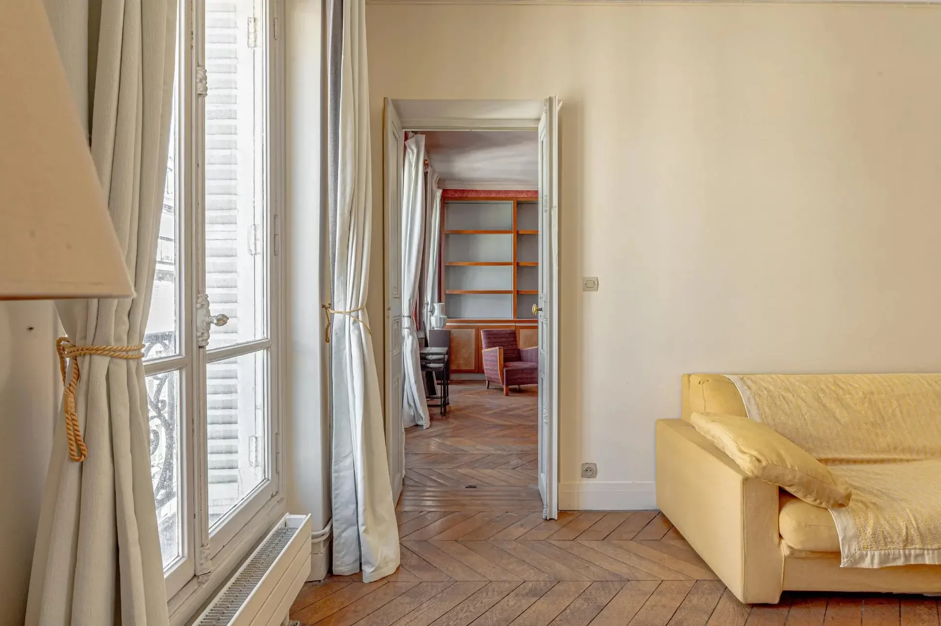 Image du bien : Saint Germain des près, le charme d'un appartement classique parisien 5