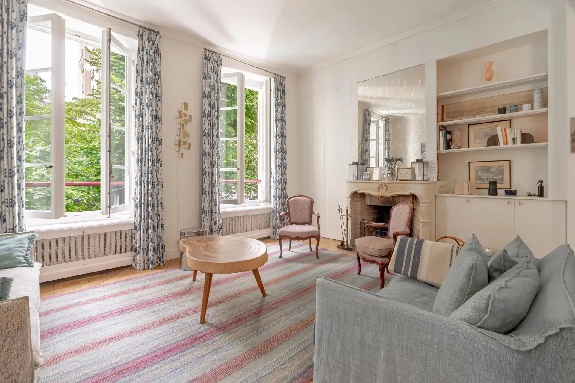 Picture of property: Rue de Verneuil - Apartment overlooking gardens 2