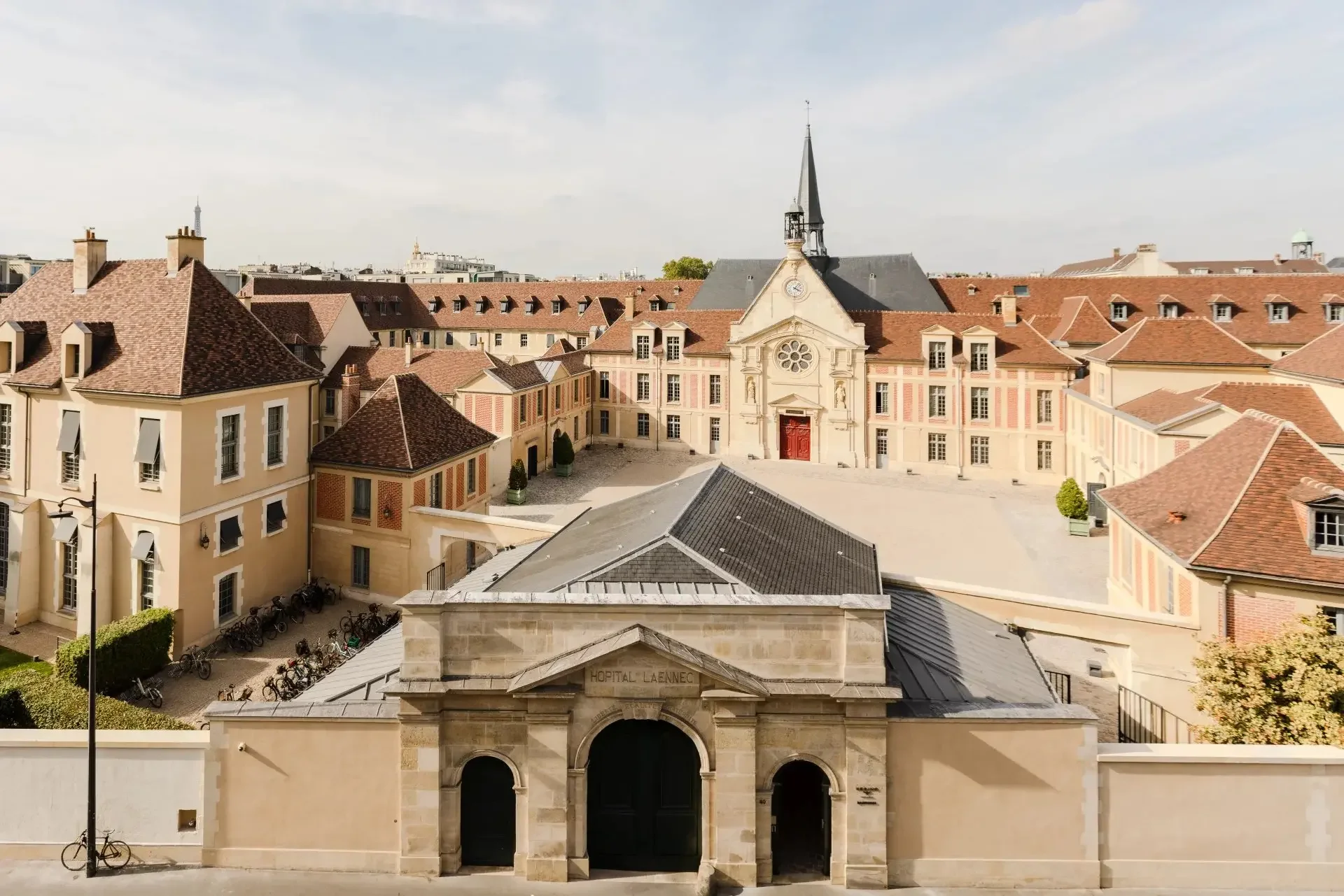 À deux pas du prestigieux Bon Marché