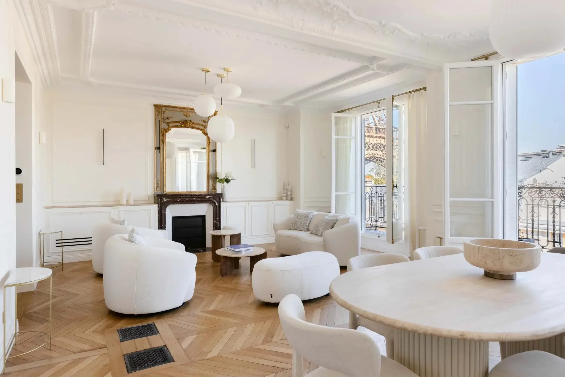 Image du bien : L'elégance d'un appartement Parisien au pied de la tour Eiffeil 2