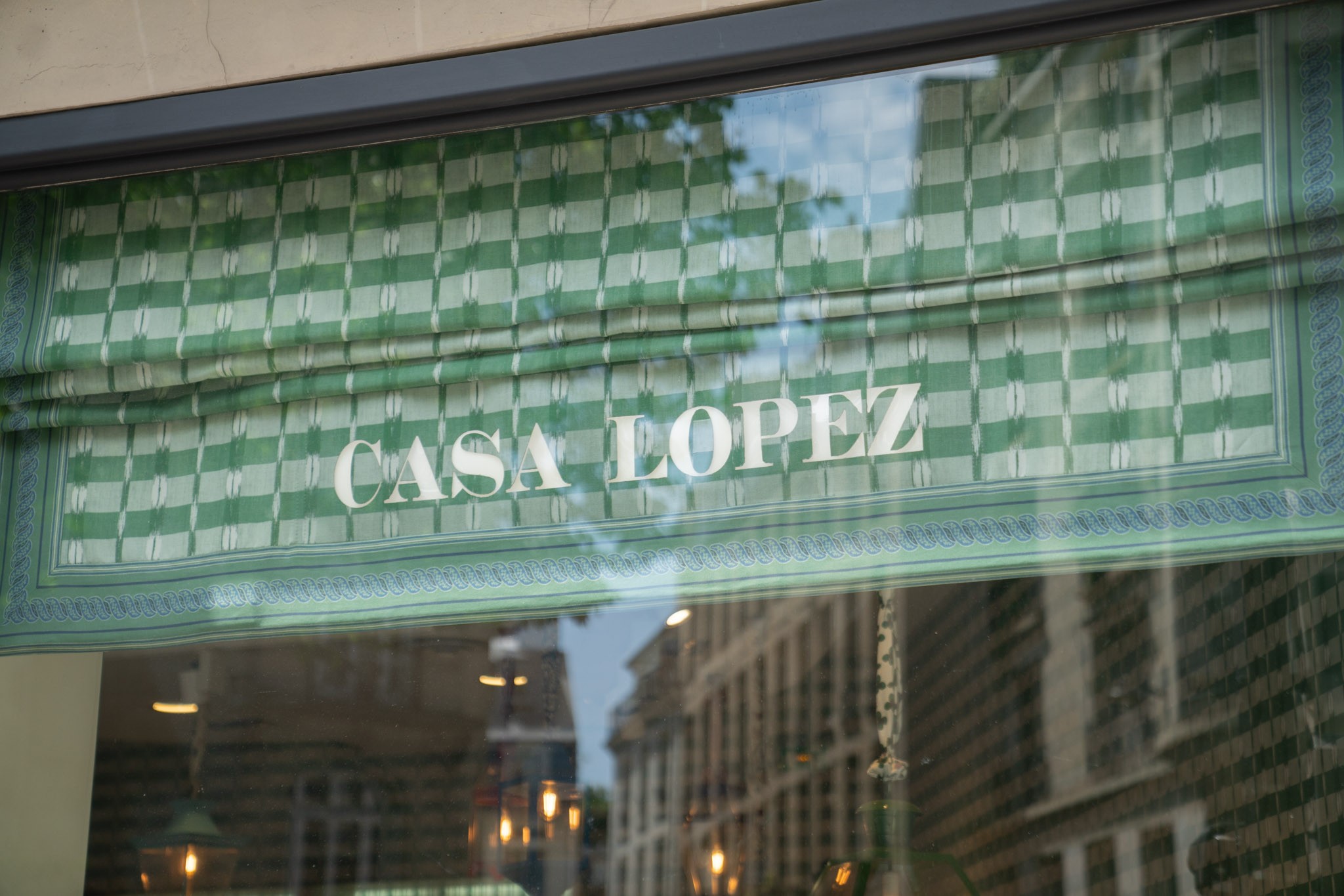 Casa Lopez vitrine Paris