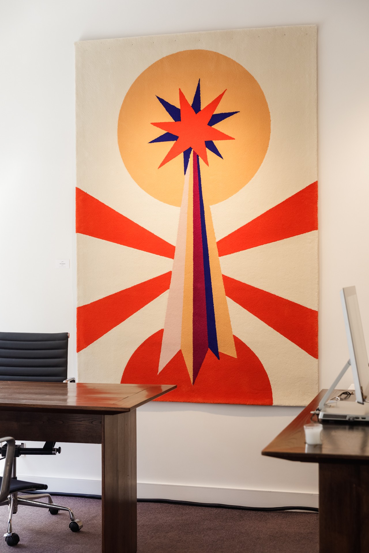 Vitrine agence Varenne Paris place saint Sulpice decoration interieure tapicheri