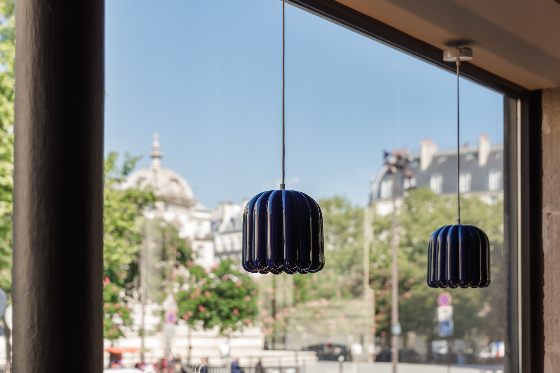 Vitrine Varenne place Saint Sulpice