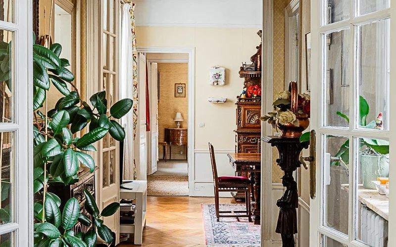 FOR SALE SEVRES-LECOURBE
On a quiet street on the edge of the 7th arrondissement, this light-filled 123.34 s Paris 15e - 123.34m²