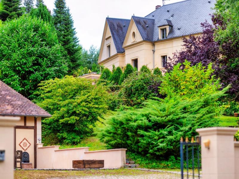 FOR SALE Mansion in the heart of the nature Les Hogues - 390m²