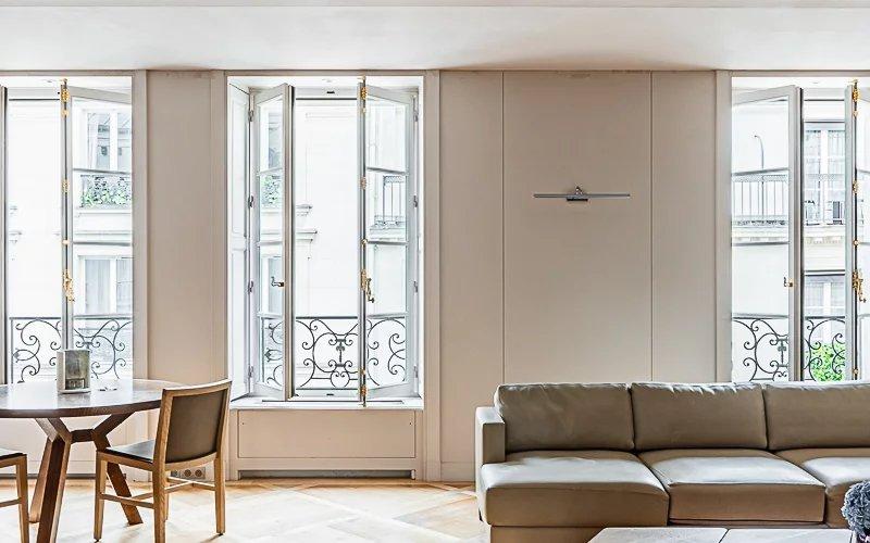 FOR SALE On the top two floors of a beautiful private mansion in the heart of Paris’ 7th arrondissement, this Paris 7e - 241.5m²